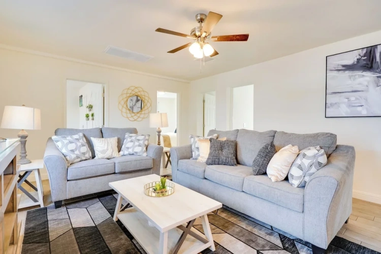 5 Bedrooms Cottage
