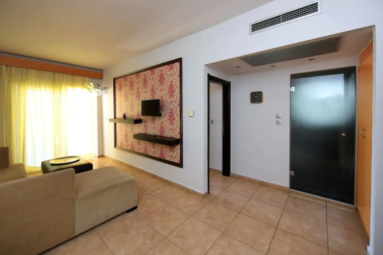 Rhodes Superior Suite - Sunny Poolside Retreat