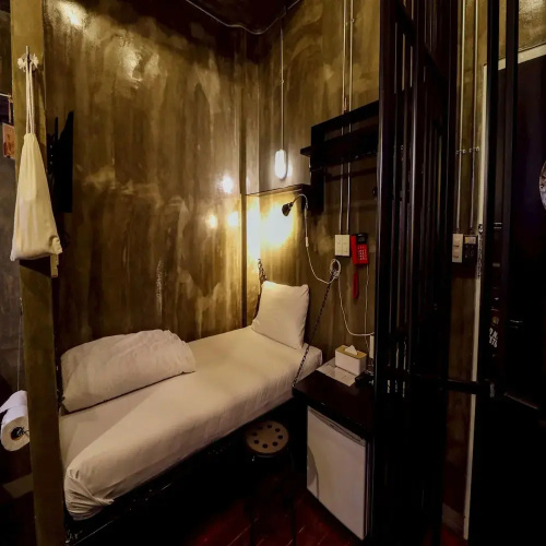 Premier Deluxe Comfort Modern & Relaxing