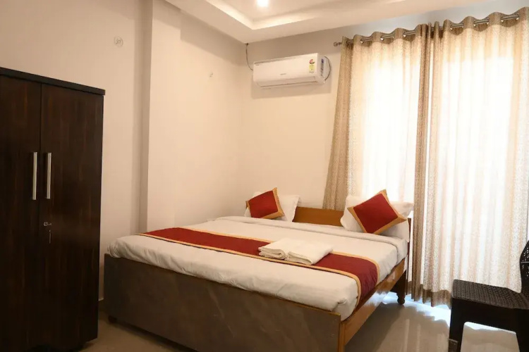 Uday Paramount Inn