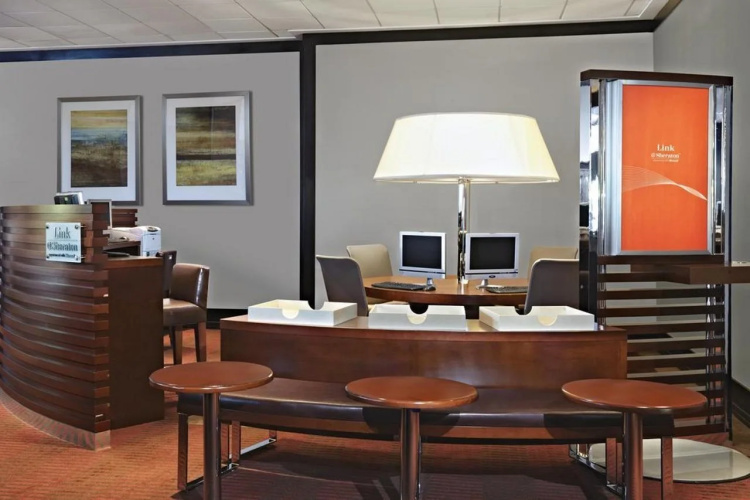 Sheraton Vancouver Guildford Hotel