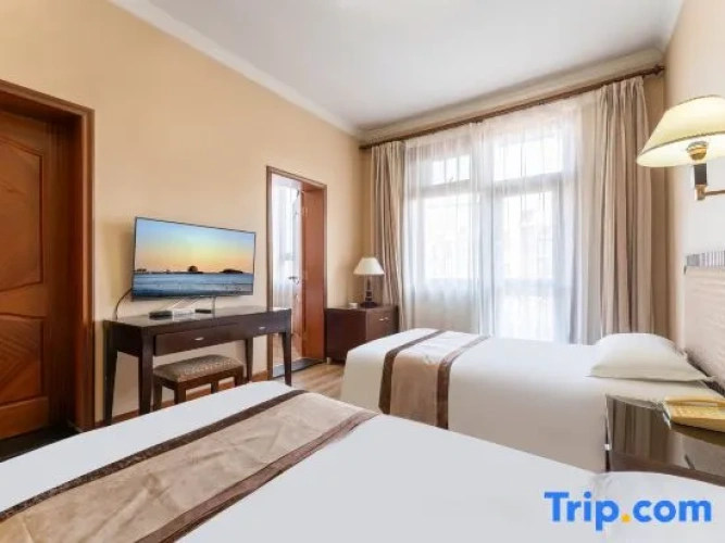 2 Bedrooms Triple Suite with balcony