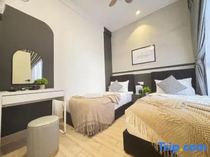 Piccadilly Greentown Premium Suites by IWH Suites