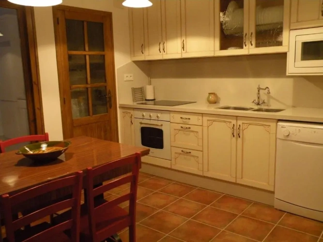 5 Bedrooms Cottage