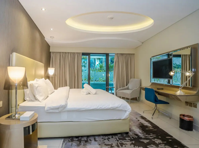 Tanin - Luxurious 2BR Apartment in DAMAC Paramount
