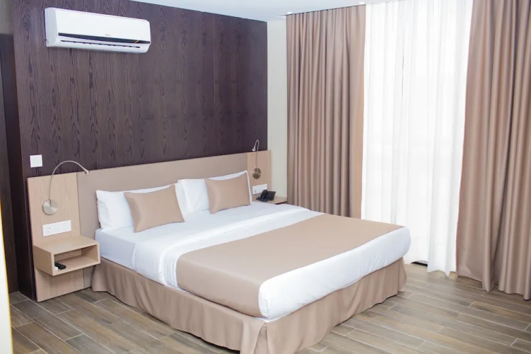Fly Hotel