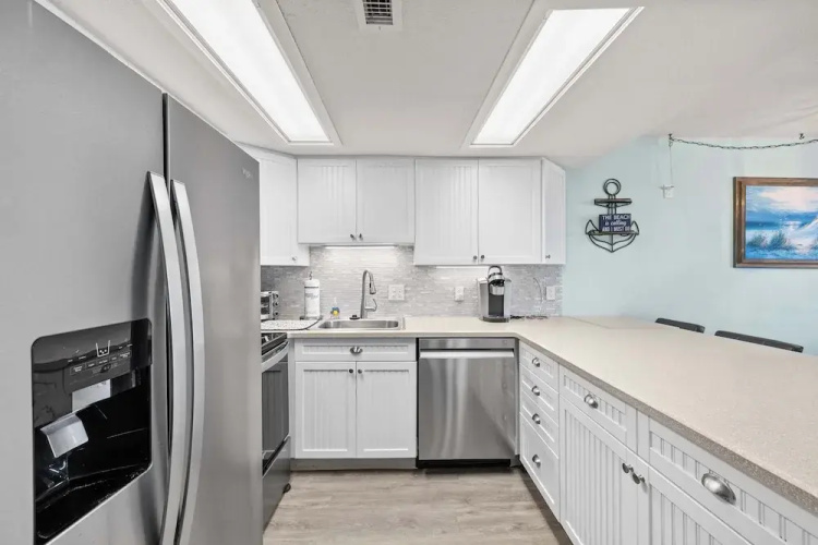 Mariner 1 3M Oceanfront 2BR Condo, Balcony Views & Modern Comfort