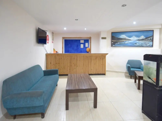 OYO 11552 Hotel Rising Star