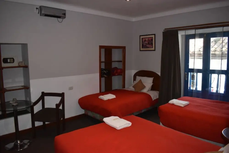 Standard Triple room