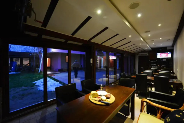 Apartments & Accommodation Stojic