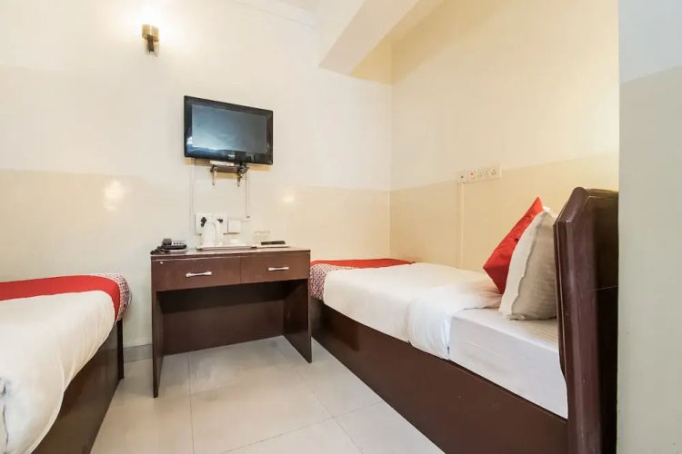 OYO Flagship 42717 Hotel Fort