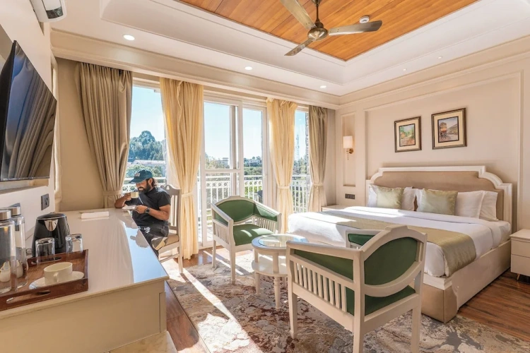 Standard room with mountain view