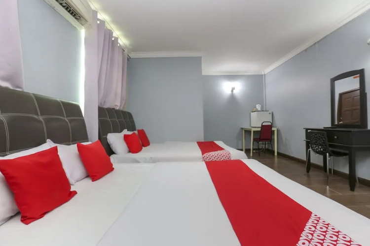 OYO 90145 D'sofwa Inn