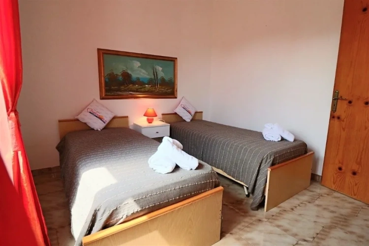 2 Bedrooms Cottage