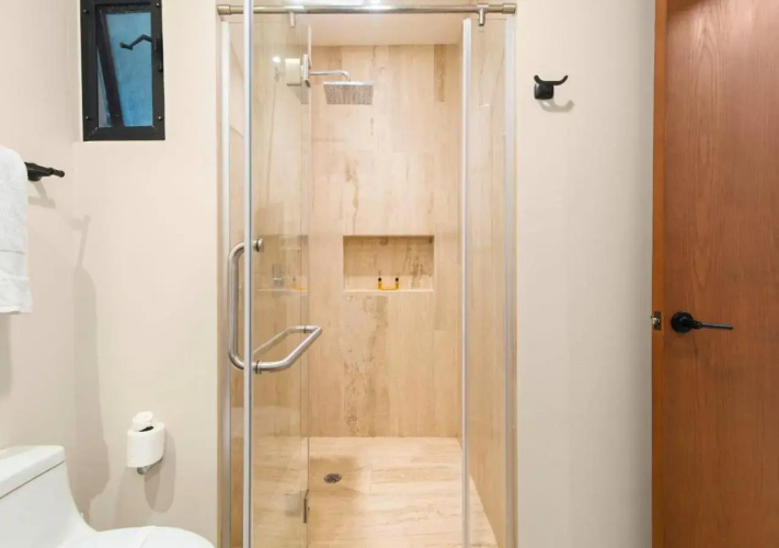 Modern chic 1 bedroom apt w/ rooftop infinity pool