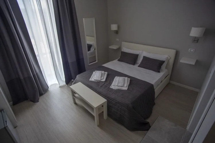 Re Carlo Rooms