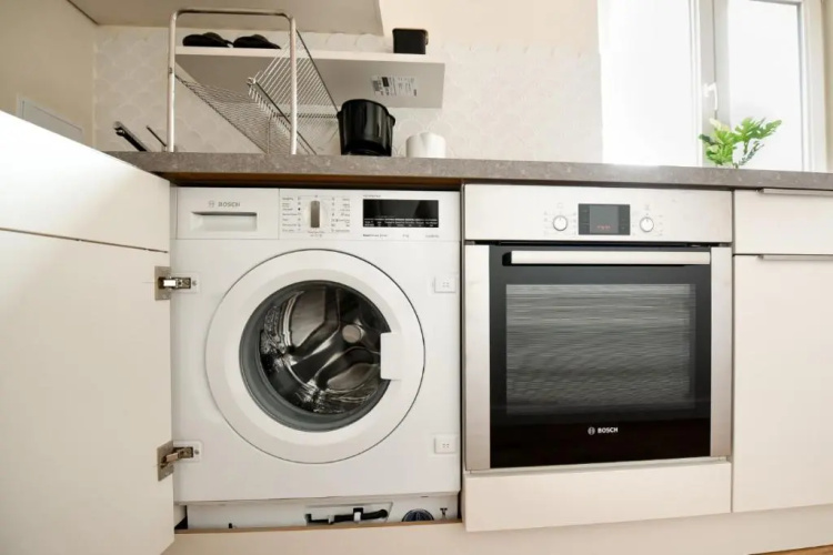 THE DREAM Apartment - Near Radisson Hotel