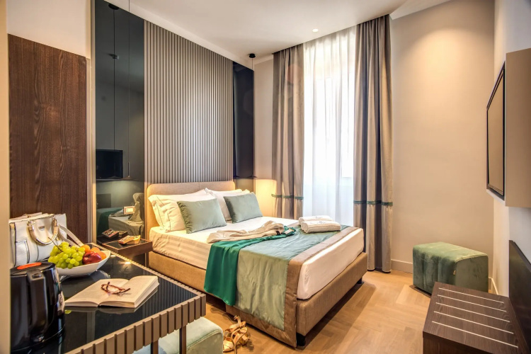 Hotel 77 Seventy-Seven