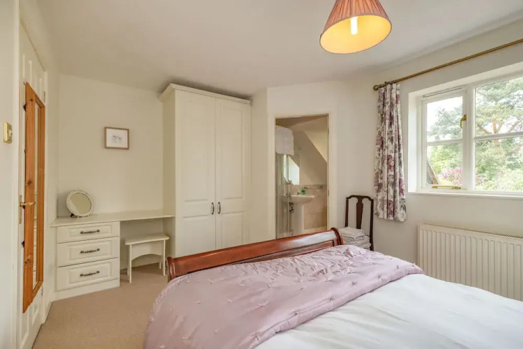 4 Aldelyme Court
