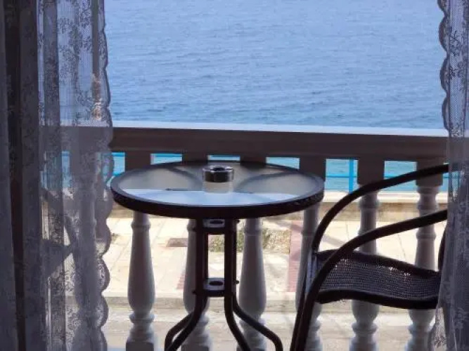 Antonios Rooms