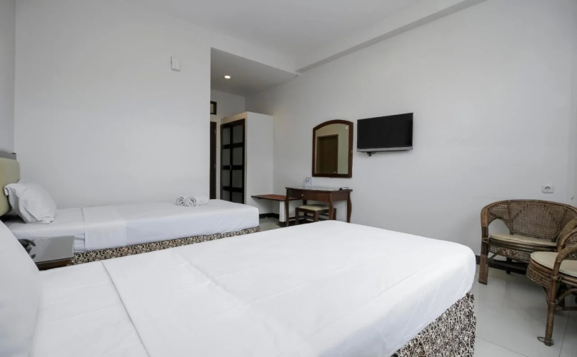 Emia Hotel