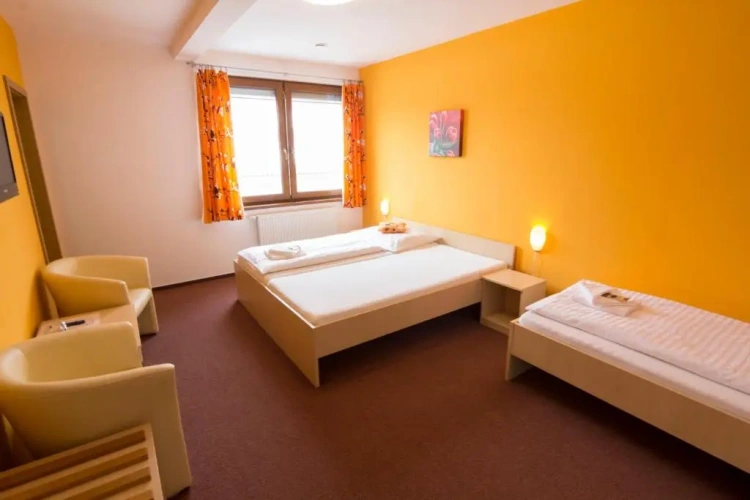 Standard Triple room