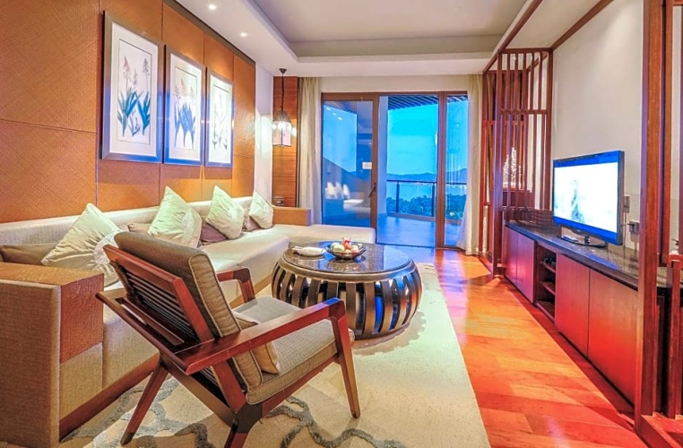Deluxe Suite