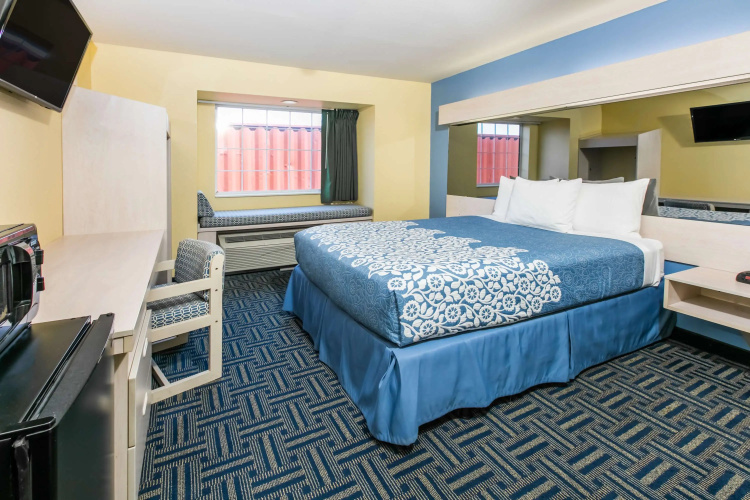 Days Inn & Suites by Wyndham Pryor