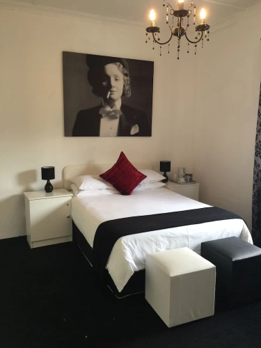 The Glam Guesthouse