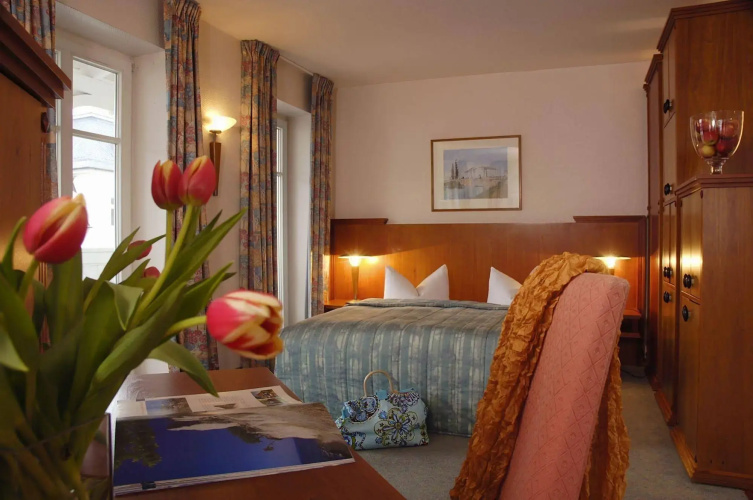 LOEV - VELA Hotel