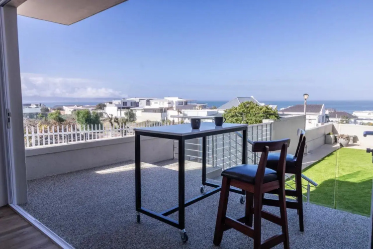 Small Bay Beach Suites