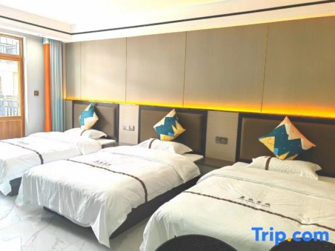 Standard Triple room