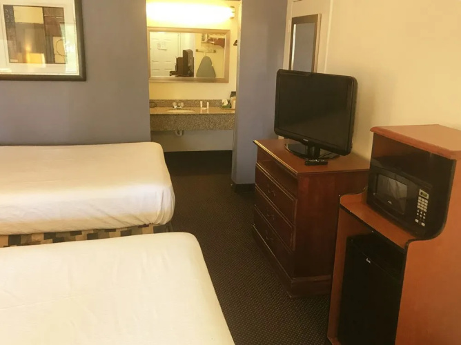 Days Inn & Suites Mobile