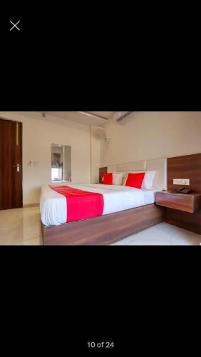 Hotel Midway