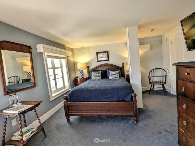 Cromwell Manor Inn