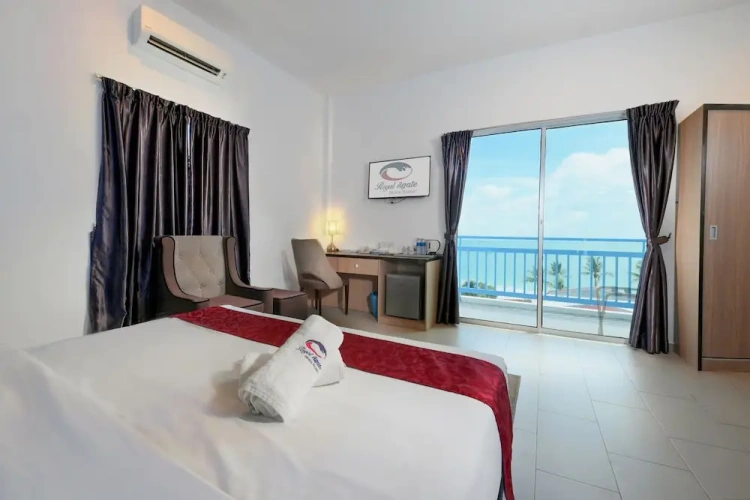 Deluxe room with balcony and with sea view