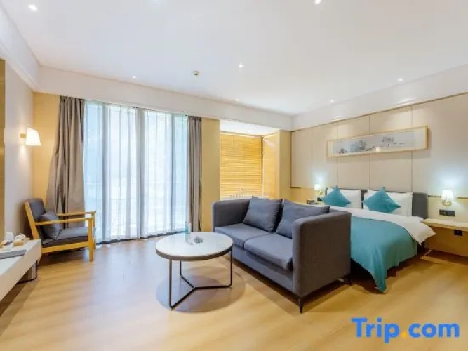 Suite with garden view