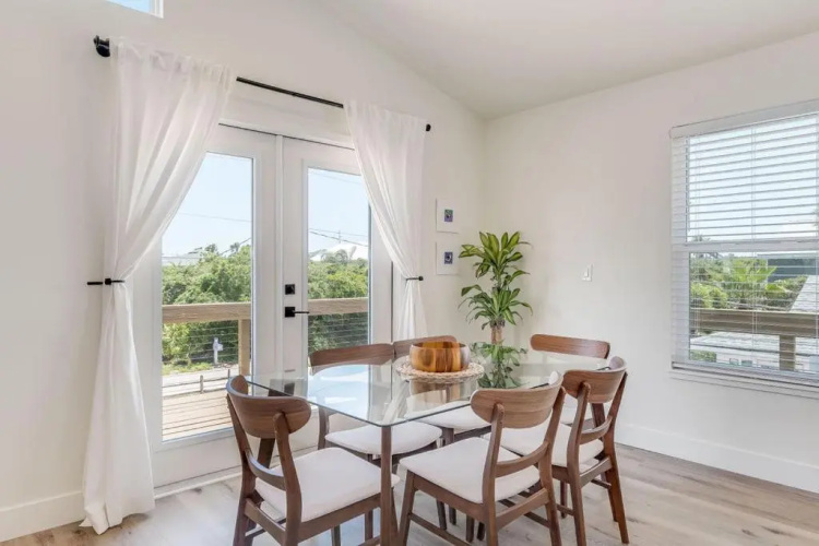 Bright, New Beach House -- 2 blocks to beach!