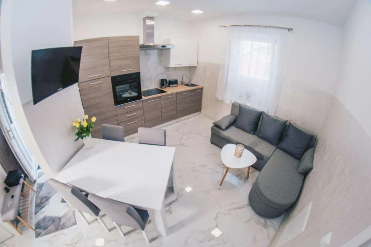 L Apartment