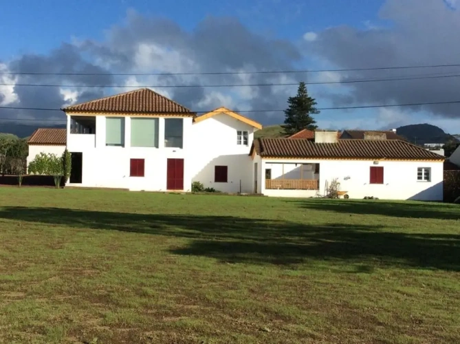 4 Bedrooms Cottage