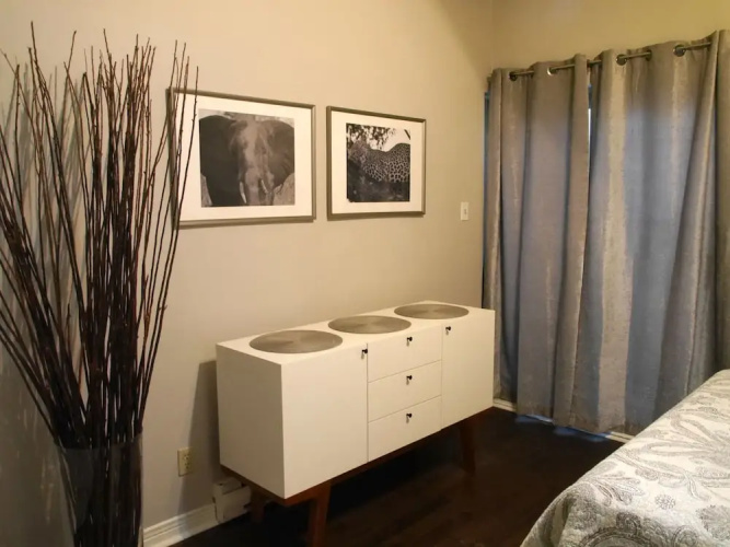 Trendy 1BR Unit on Queen St. W.