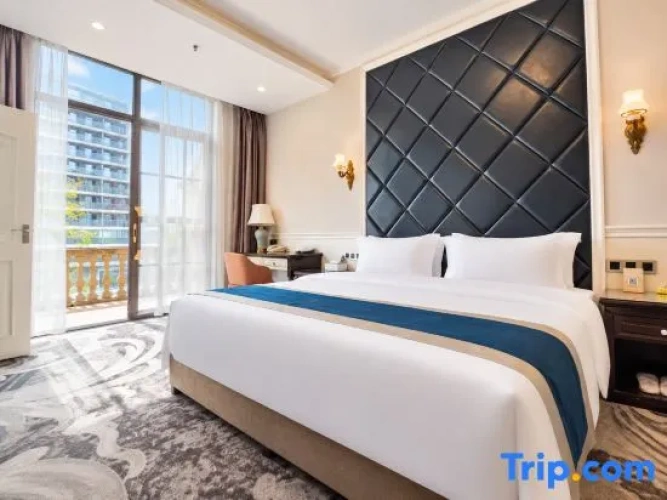 3 Bedrooms Executive Suite with balcony and with view