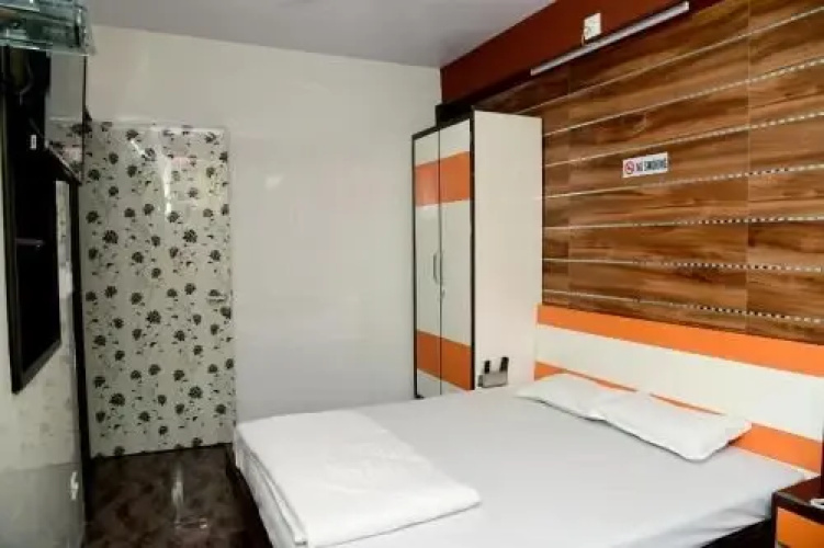 Gangeshwar Guest House