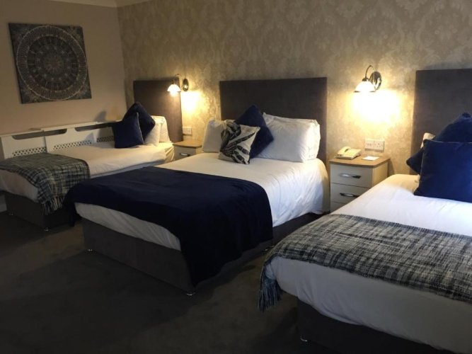 Standard Triple room