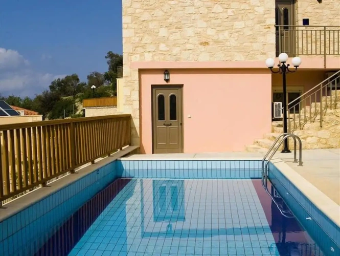 5 Bedrooms Cottage
