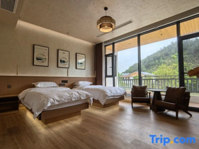 Standard Twin room with courtyard view