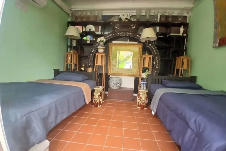 Standard Twin Basement room