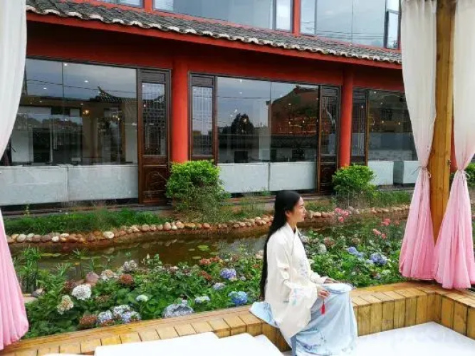 Lishe Huayuan Inn