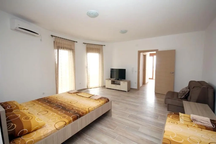 Standard Triple room with sea view