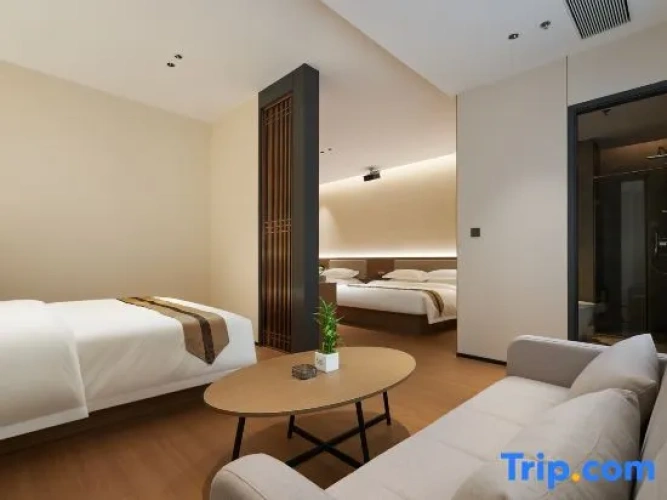 Deluxe Triple Family room